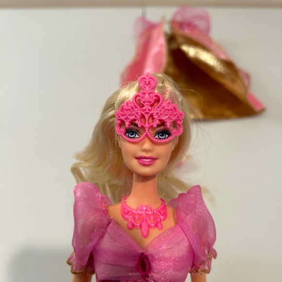 Barbie 3 Musketeers Doll - Picture 6 of 7